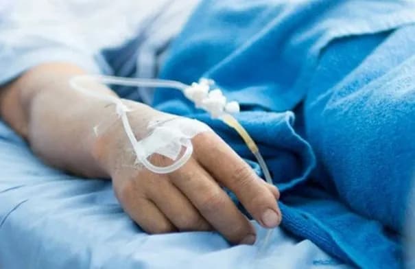 الفنان محمد منير يسافر إلى ألمانيا لإجراء فحوصات طبية بعد أزمة صحية