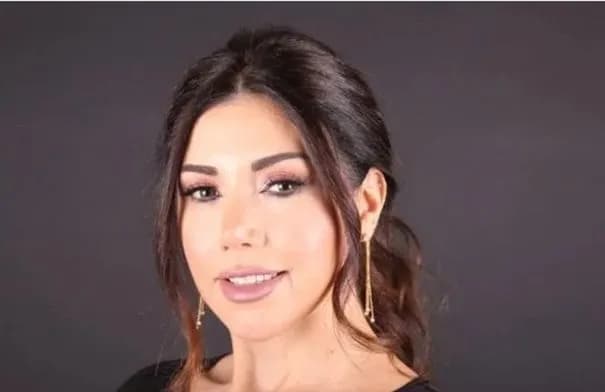 لورا خليل تودع زوجها الراحل في مشهد مؤثر بمراسم الدفن