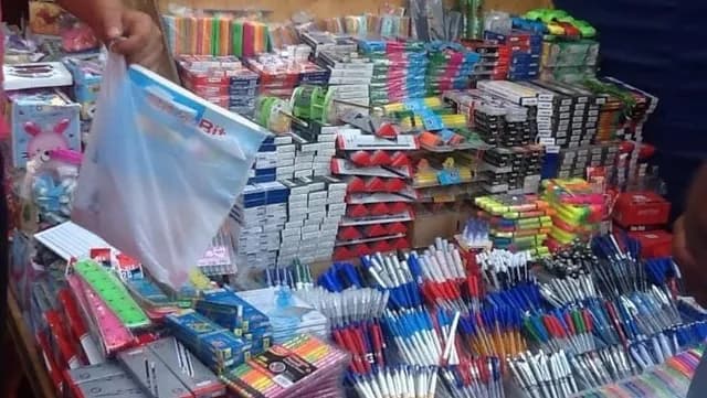 تجارة عمّان: استقرار أسعار المستلزمات المدرسية وتوافرها بكميات كبيرة