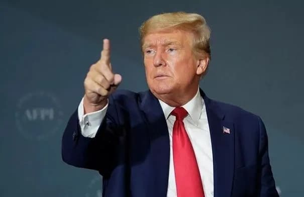 ترامب يلمح لإعادة تسمية المحيطين الأطلسي والهادئ