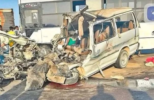 مصر: مصرع 9 وإصابة 8 في تصادم مروع بمحور الضبعة