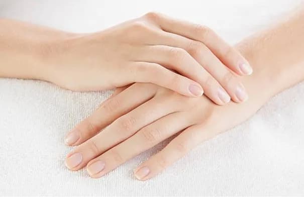 صحة أظافرك مرآة لجسمك.. 5 علامات تحذيرية لا تتجاهليها