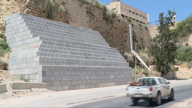 الكرك: 1.5 مليون دينار إضافية لمعالجة بؤر تصريف مياه الأمطار