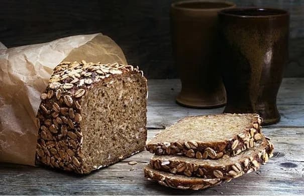 خبز الحبوب الكاملة المنبتة خيار مثالي لمرضى ضغط الدم