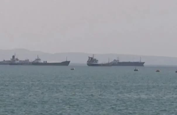 هجوم بمقذوف مجهول على ناقلة نفط قبالة ينبع السعودية يسبب حريقًا