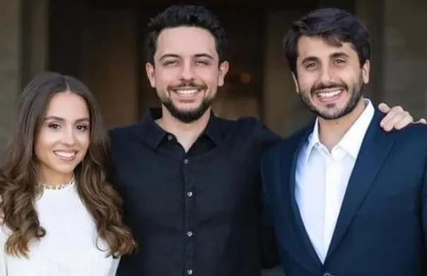 ولي العهد يهنئ الأميرة إيمان وزوجها بقدوم التوأمتين