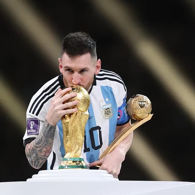 ميسي يعلن اعتزاله اللعب الدولي مع الأرجنتين