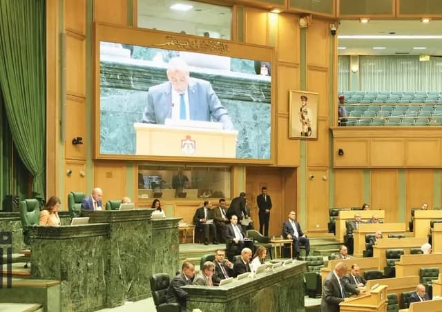 مجلس الأعيان يقر إلغاء قانون المؤسسة الاستهلاكية المدنية ويعدل مشروع قانون العمل المهني