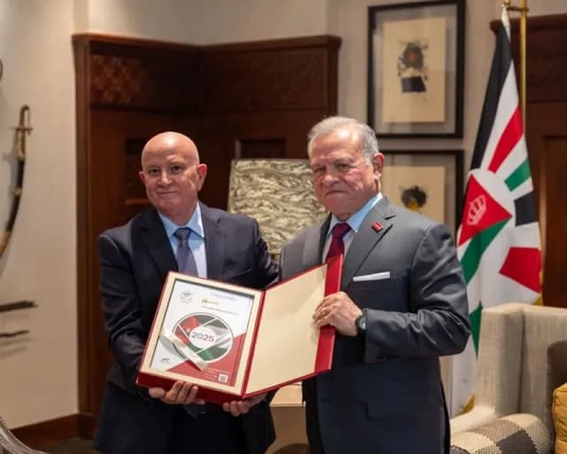 الملك يتسلم التقرير السنوي لهيئة النزاهة ومكافحة الفساد ويؤكد على بناء الثقة