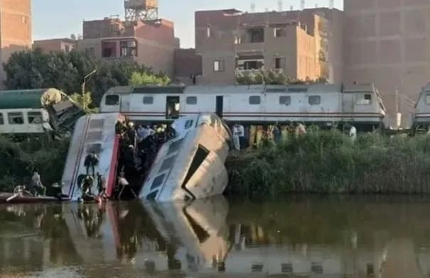 إصابة سائق ومساعده في تصادم قطاري بضائع بمحطة البليدة في الجيزة