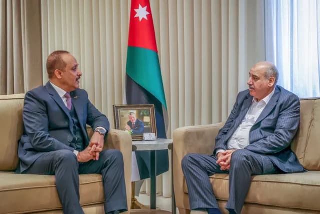 القاضي والسفير الباكستاني يبحثان تعزيز التعاون البرلماني بين البلدين