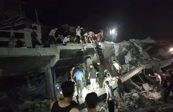 الدفاع المدني بغزة: 21 شهيدًا بينهم 11 طفلًا في انهيار عمارة السعادة