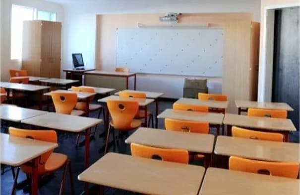 العمل: عقود المدارس الخاصة الإلكترونية سارية حتى 2027 والأنباء عن إلغائها عارية عن الصحة