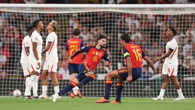 إسبانيا تحوّل تأخرها إلى فوز مثير على إنجلترا في ويمبلي بدوري الأمم الأوروبية
