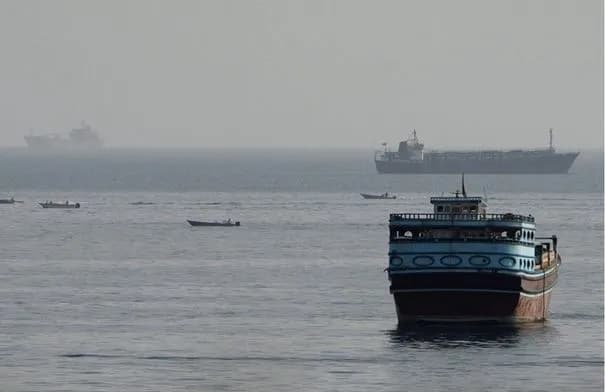 واشنطن تفرض أوقاتًا محددة لعبور ناقلات النفط مضيق هرمز