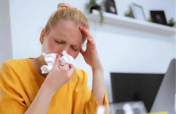 مع تقلب درجات الحرارة: وسائل منزلية تخفف أعراض نزلات البرد