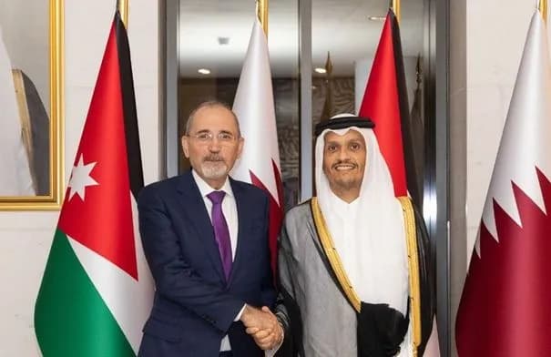 الصفدي والشيخ محمد يبحثان في الدوحة تعزيز العلاقات وخفض التصعيد الإقليمي