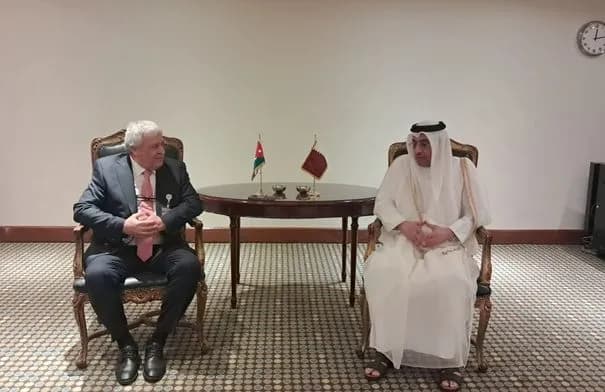 القطامين يبحث مع نظيره القطري تعزيز التعاون في سوق العمل على هامش مؤتمر العمل العربي بالقاهرة