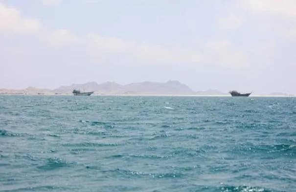 الحوثيون يؤكدون لواشنطن عدم استهداف السفن والتزامهم بوقف إطلاق النار