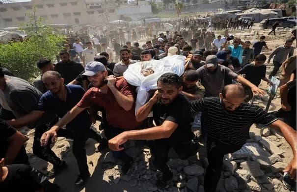 غزة: انتشال رفات 55 شهيدًا من تحت أنقاض منزل في حي الزيتون