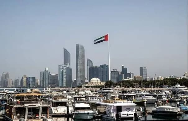 الإمارات تعترض مسيّرة إيرانية فوق مياهها الإقليمية