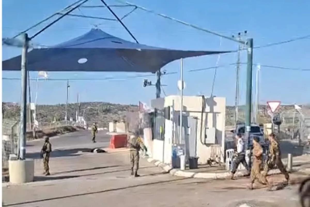 جروح خطيرة لجندي إسرائيلي في دهس قرب حاجز بيت سيرا ورام الله