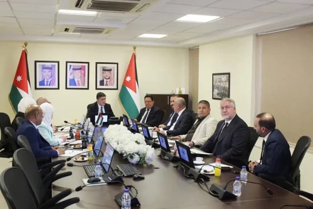 وزارة النقل تبحث مع جمعية الناقلين الأتراك تعزيز الترانزيت البري بين البلدين