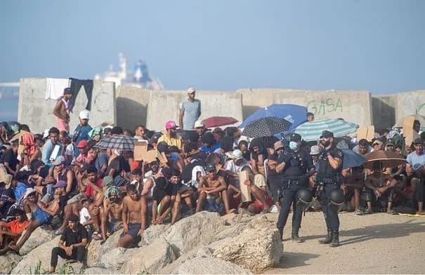 إسبانيا: عودة أكثر من 5 آلاف مهاجر من سبتة إلى المغرب طوعيًا