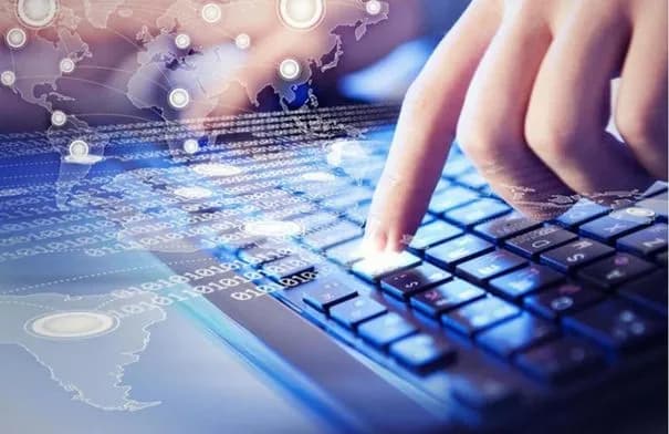 عطل مفاجئ يضرب فيسبوك وإنستغرام لدى آلاف المستخدمين في أمريكا