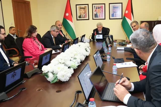 القطامين يبحث مع الضمان وأوبر شمول العاملين عبر التطبيقات