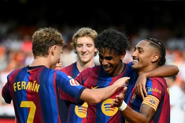 برشلونة يسحق فالنسيا بخماسية في الدوري الإسباني