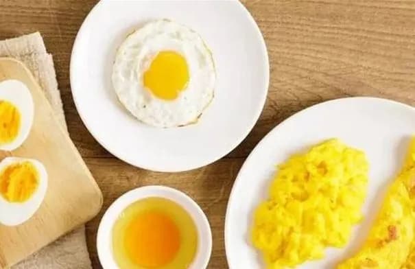 البيض مسلوقاً أم مقلياً؟ طريقة الطهي تحدد الفارق الصحي