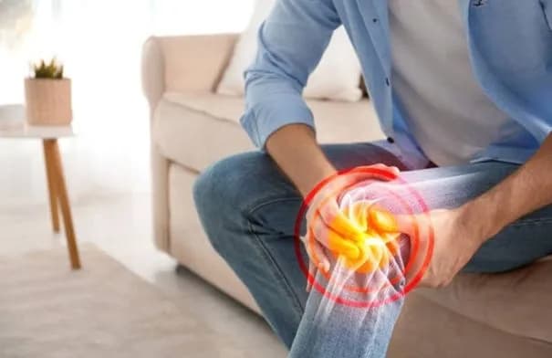 دراسة واسعة: دعامات الركبة والتمارين والعلاج المائي تخفف آلام الخشونة