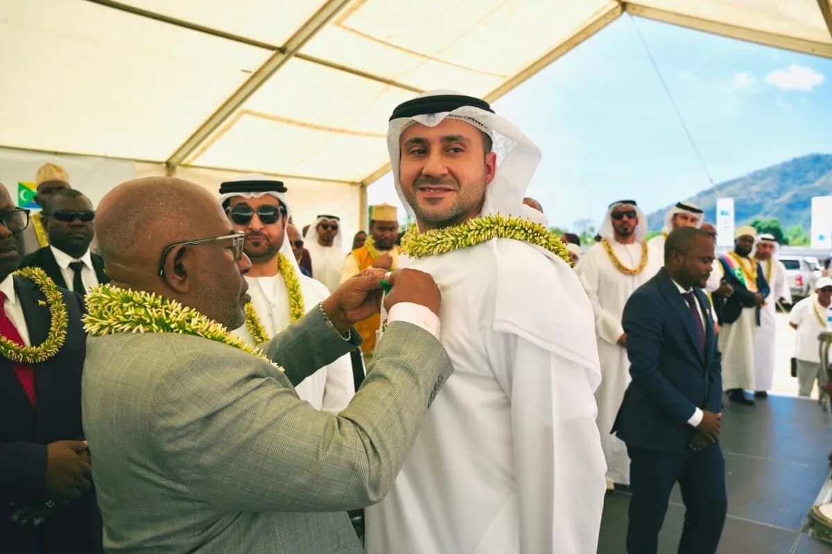 جزر القمر تمنح علي الشمري وسام الهلال الأخضر تقديرًا لجهوده في الطاقة المتجددة