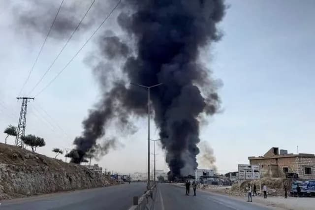 سوريا: 25 قتيلاً وجريحاً في انفجار مستودع أسلحة بإدلب