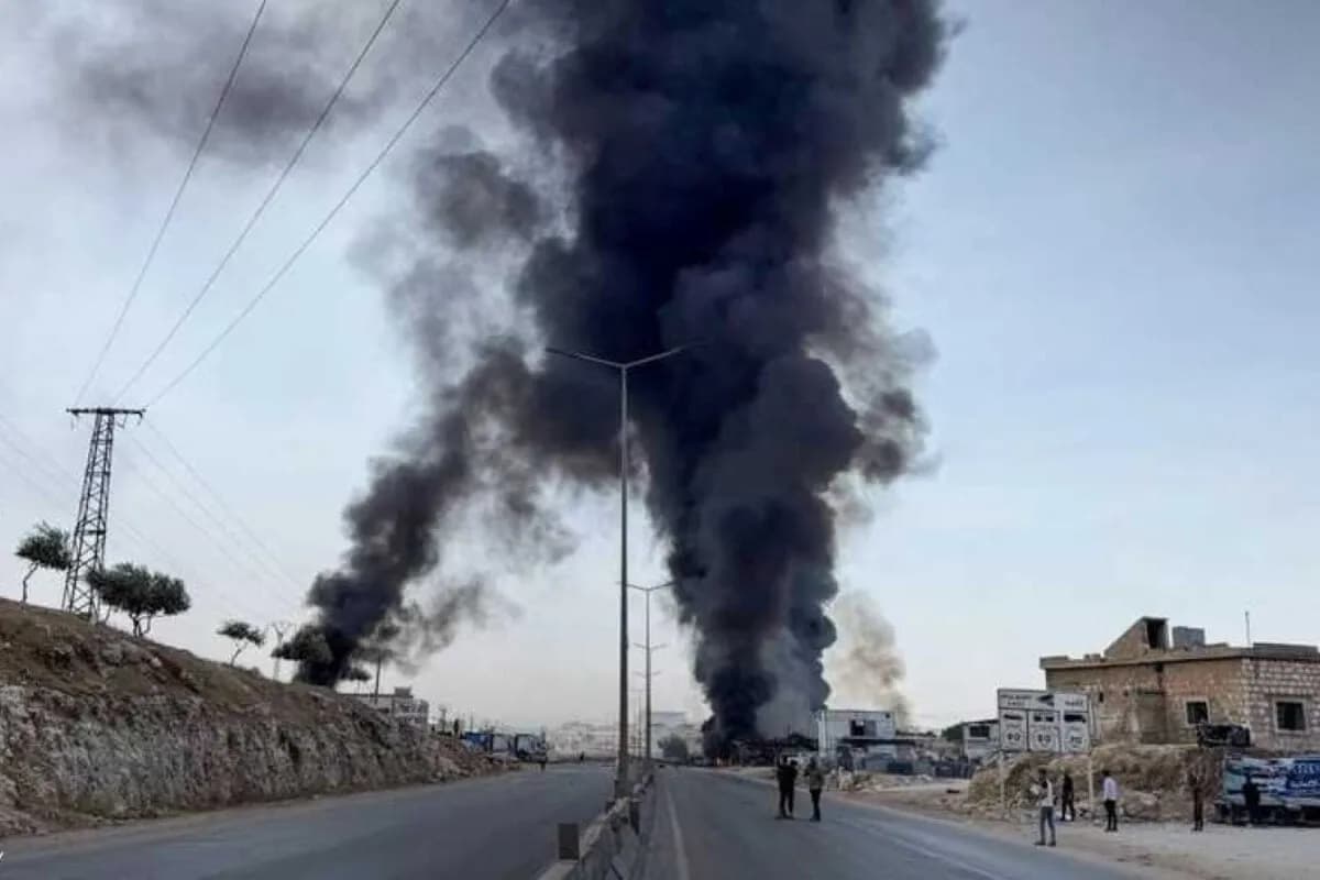 سوريا: 25 قتيلاً وجريحاً في انفجار مستودع أسلحة بإدلب