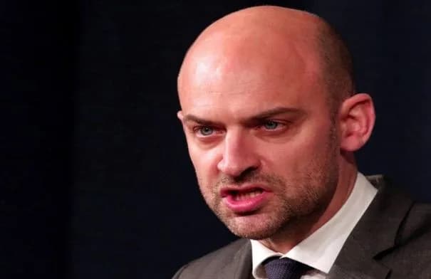 فرنسا تحظر منتجات المستوطنات بالضفة وتحذر من انفجار الوضع