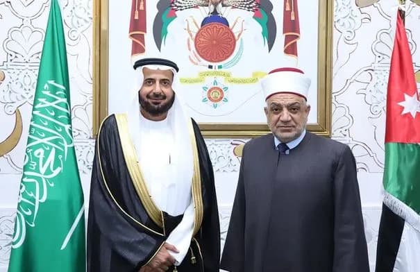 الخلايلة والربيعة يبحثان ترتيبات الحج المقبل وتعزيز التعاون في شؤون العمرة