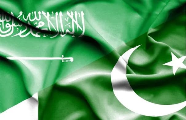 الجيش الباكستاني يتعهد بالدفاع عن السعودية "إلى أبعد مدى"