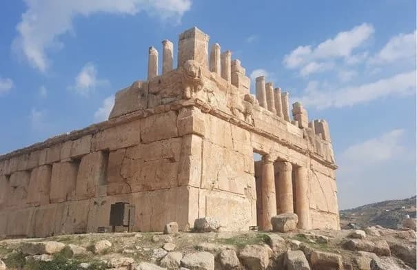 عراق الأمير يستقبل 4,969 زائرًا في 7 أشهر بتراجع 9.5%