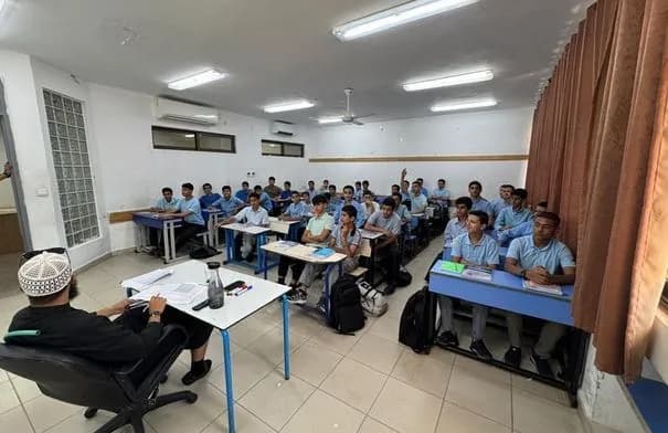 التربية تنفي اكتظاظ الشعب الصفية في العقبة وتصف ما تداولته إذاعة بالمضلل