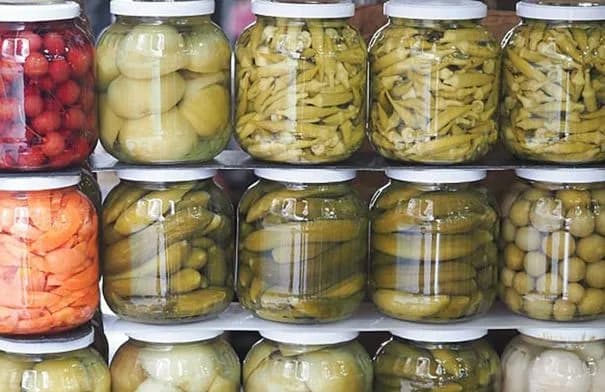 3 طرق لتناول المخللات دون التأثير في حميتك الغذائية
