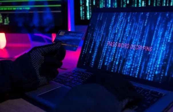 حملة سيبرانية بمساعدة الذكاء الاصطناعي تسرق بيانات 600 ألف بطاقة ائتمانية