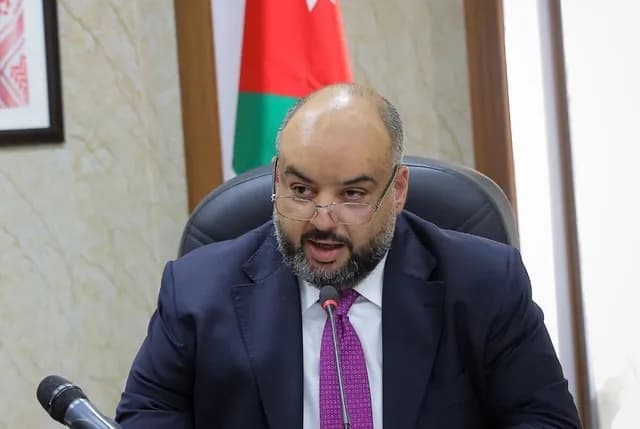 الخشمان يرحّب بتوسيع النقل المدرسي المجاني في البادية الجنوبية