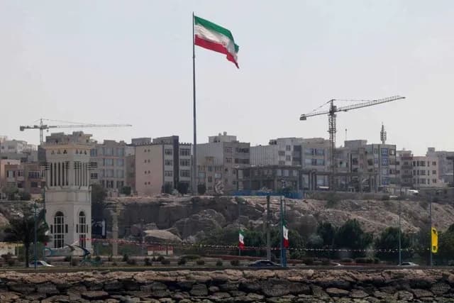 سماع دوي انفجارين قبالة جزيرة قشم الإيرانية