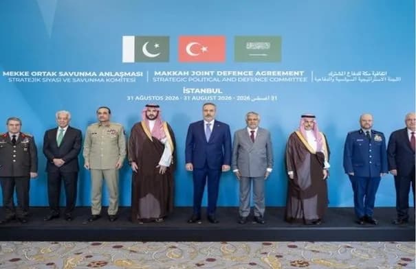السعودية وتركيا وباكستان تفعّل اللجنة السياسية والدفاعية لاتفاقية مكة