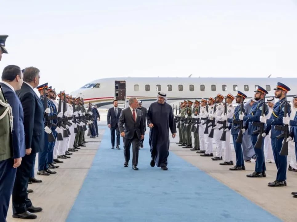 الملك وولي العهد يصلان الإمارات في زيارة رسمية
