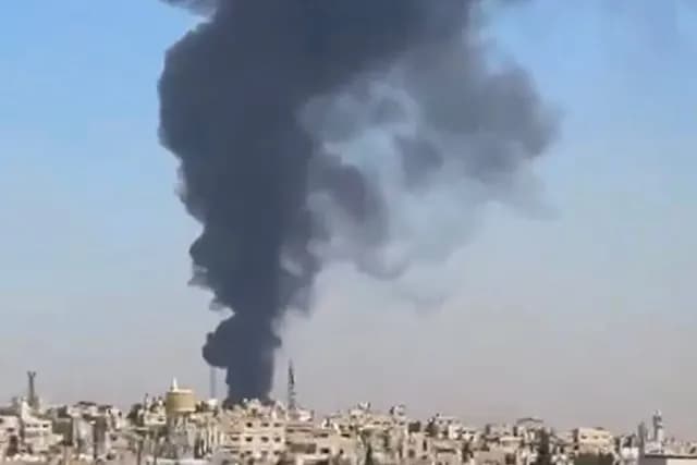 الدفاع المدني يتعامل مع حريق في مصنع دهانات بالهاشمية في الزرقاء