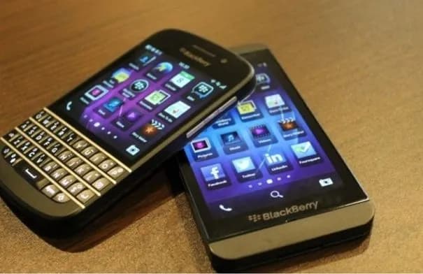 بلاك بيري تكشف عن هاتفي Z10 وQ10 وتستعرض نظامها الجديد