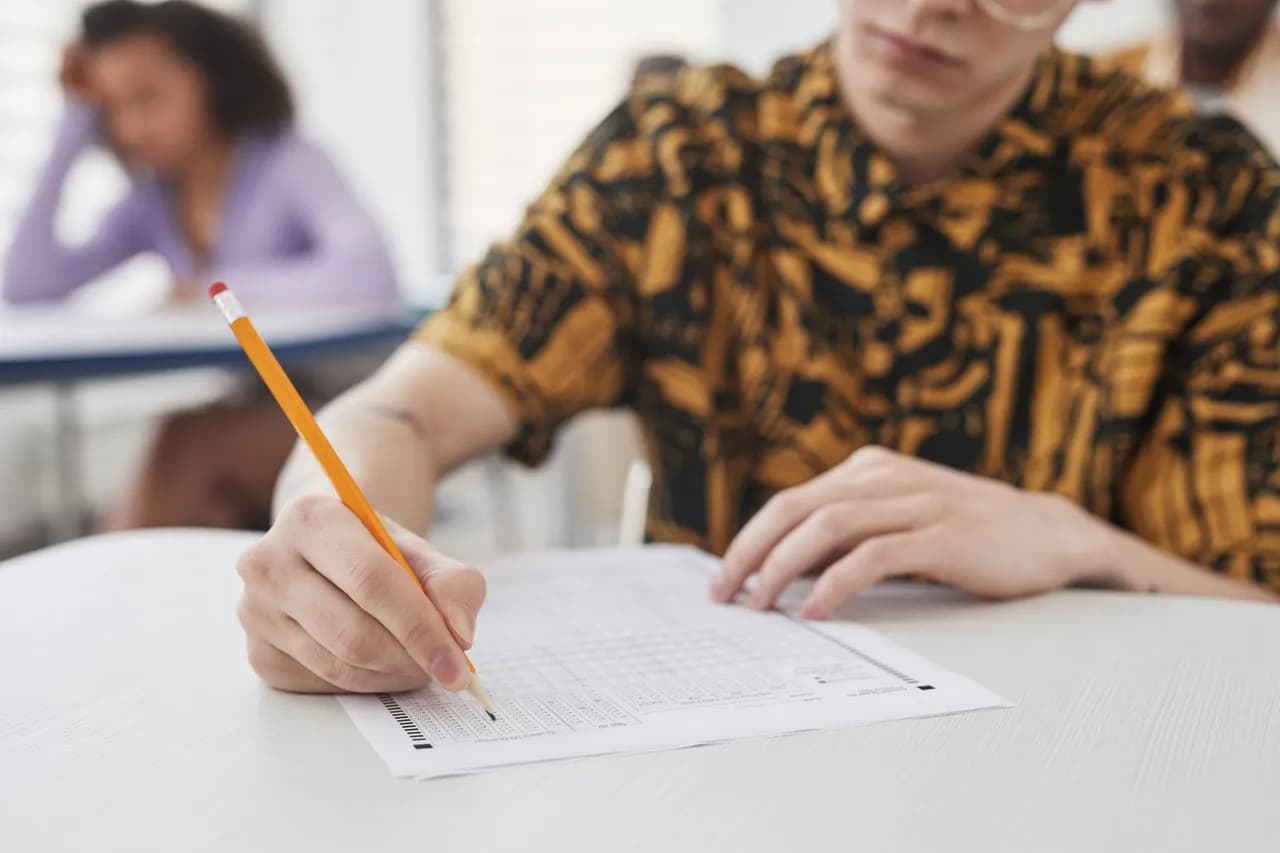 تراجع نتائج جيل زد في أكبر اختبار دولي للمراهقين